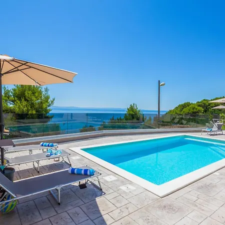 Дом отдыха Zarello With Private Pool Next To The Sea Сплит