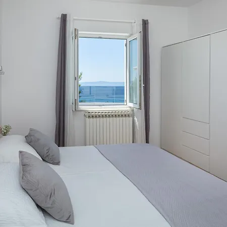 Дом отдыха Zarello With Private Pool Next To The Sea Сплит