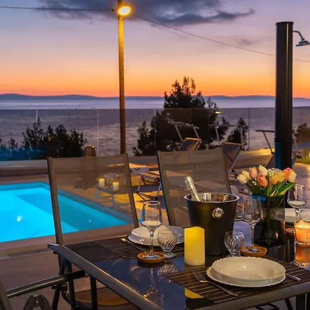 Zarello With Private Pool Next To The Sea Дом отдыха Сплит