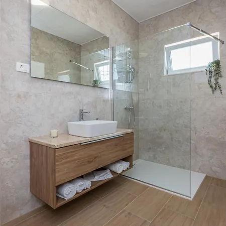 Zarello With Private Pool Next To The Sea