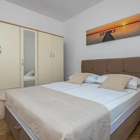 Zarello With Private Pool Next To The Sea * Split