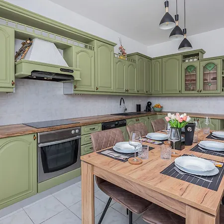 Zarello With Private Pool Next To The Sea Semesterbostad Split