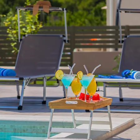 Semesterbostad Zarello With Private Pool Next To The Sea *