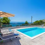 Сasa de vacaciones Zarello With Private Pool Next To The Sea Split
