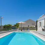 Zarello With Private Pool Next To The Sea Split