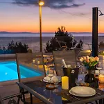 Zarello With Private Pool Next To The Sea Сasa de vacaciones Split