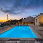Сasa de vacaciones Zarello With Private Pool Next To The Sea Split