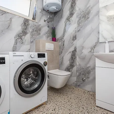 Zarello With Private Pool Next To The Sea بيت للعطل *