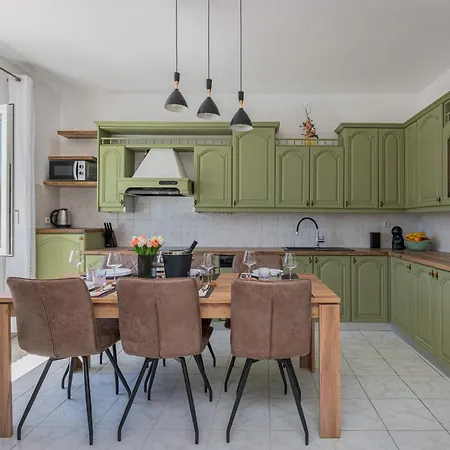 Zarello With Private Pool Next To The Sea سبليت