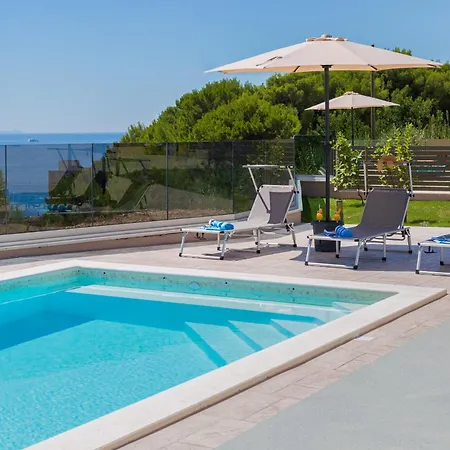 Zarello With Private Pool Next To The Sea * سبليت