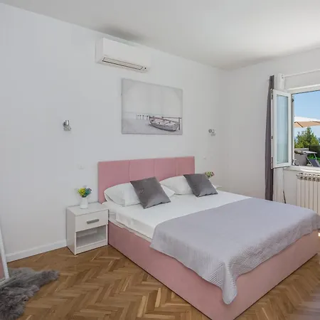 Zarello With Private Pool Next To The Sea