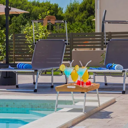 Zarello With Private Pool Next To The Sea بيت للعطل