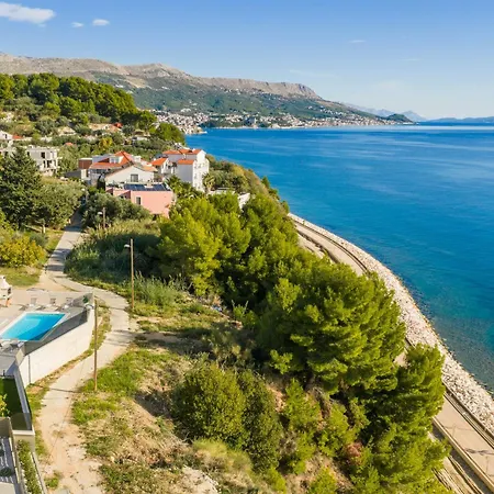 Zarello With Private Pool Next To The Sea * ספליט