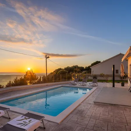 Zarello With Private Pool Next To The Sea بيت للعطل